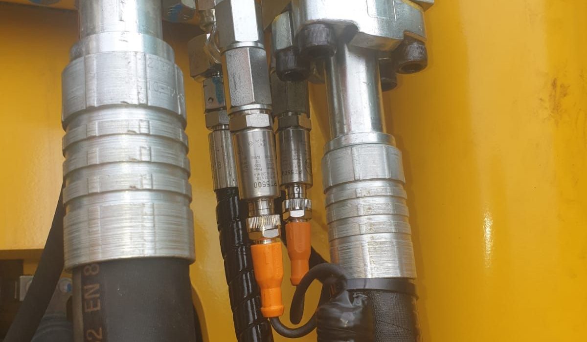 supply and install an Xwatch XW4 LMC , lorry mounted crane slew and height limiter to a Hiab with 17metres of telescoping sections for Explore Plant. 