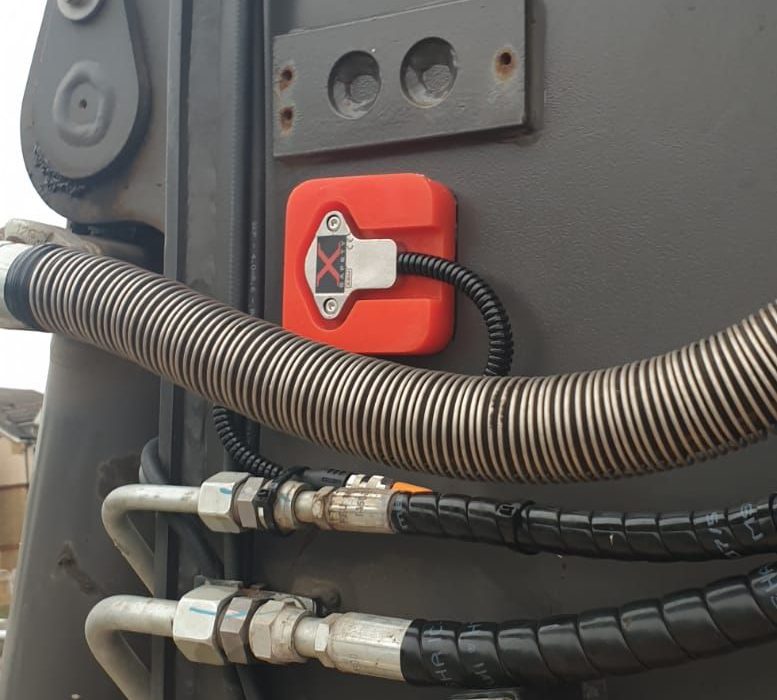 Humber Bridge as a backdrop for this Xwatch XW2 rated capacity indicator c/ w height limit on a Volvo EWR150e with TAB boom.