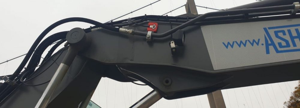 Humber Bridge as a backdrop for this Xwatch XW2 rated capacity indicator c/ w height limit on a Volvo EWR150e with TAB boom.