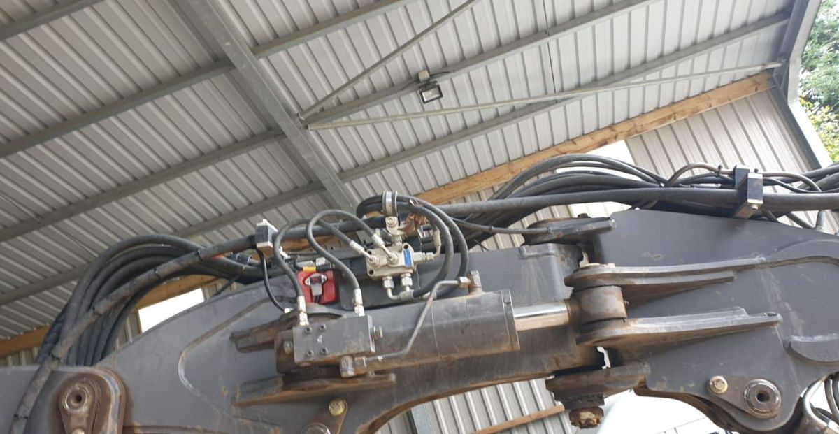 Mecalac 8MCR fitted with an Xwatch SS1 height limiter for DA Bishop 